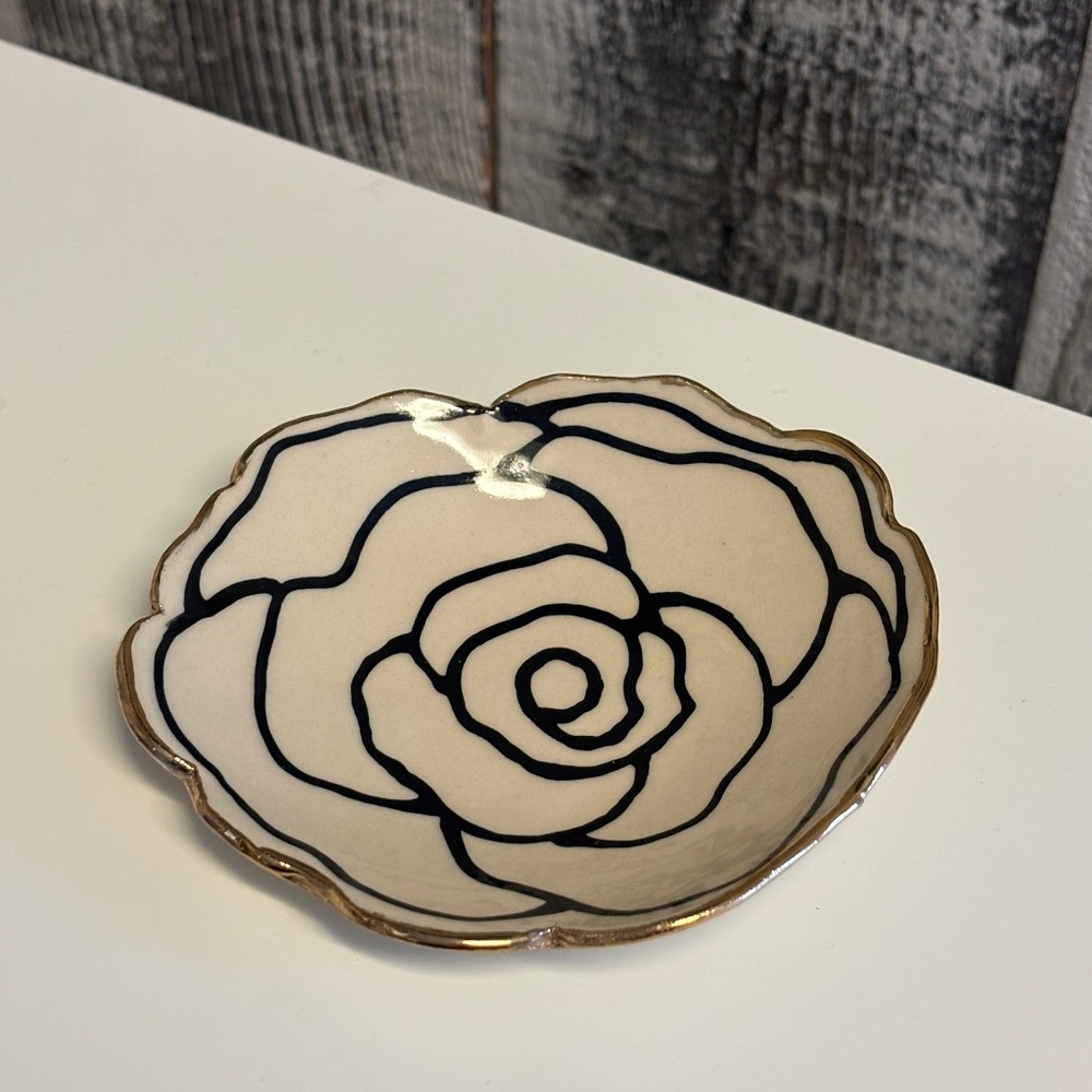 Hsieh Clay 4" Handmade Flower-Shaped Ceramic Dish - 22K Gold Accents